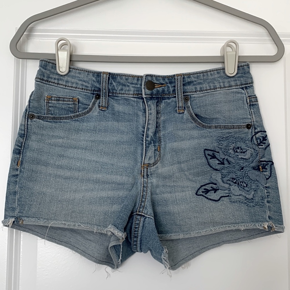 Jean Shorts w/Floral Stitching Sz 2 NWOT